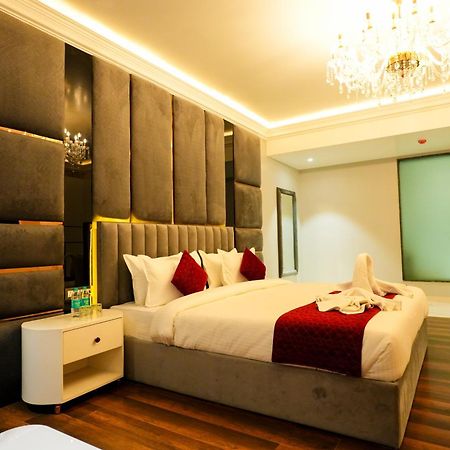Hotel Adsan Heights Gajraula Dış mekan fotoğraf