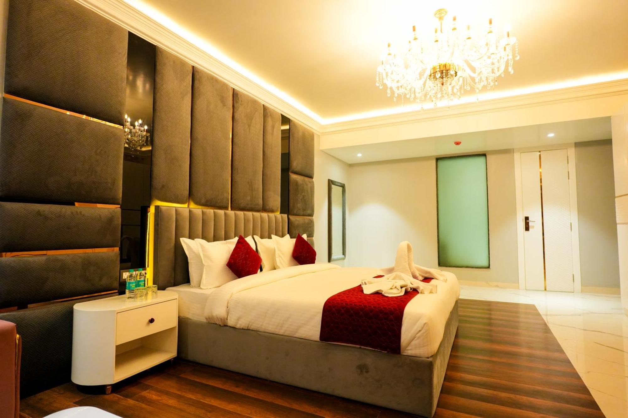 Hotel Adsan Heights Gajraula Dış mekan fotoğraf