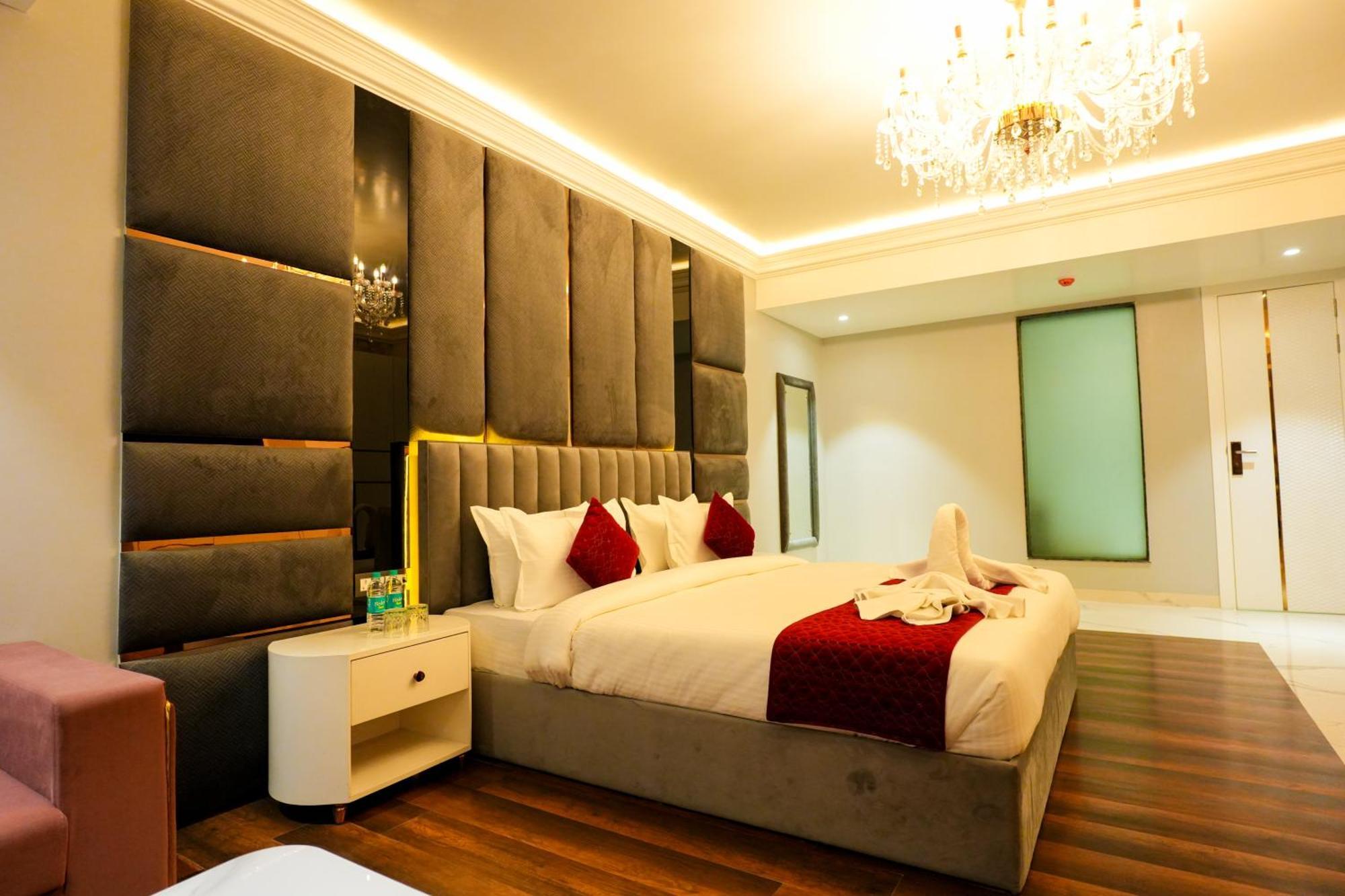 Hotel Adsan Heights Gajraula Dış mekan fotoğraf