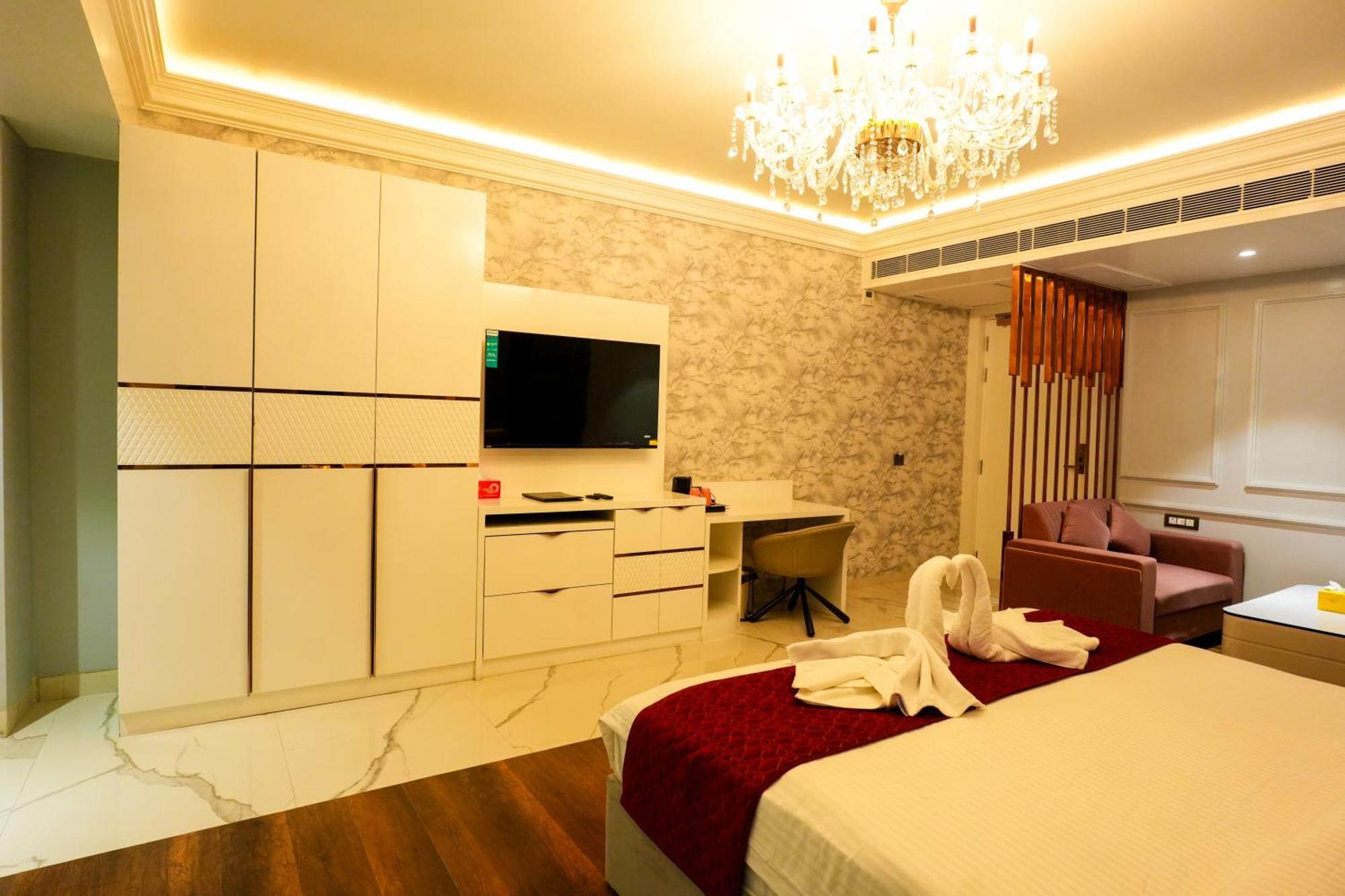 Hotel Adsan Heights Gajraula Dış mekan fotoğraf