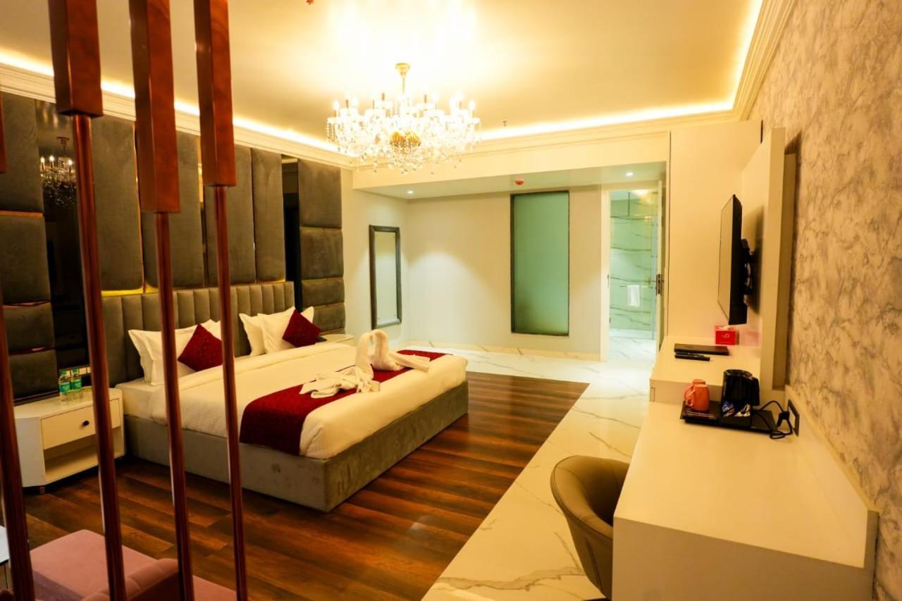 Hotel Adsan Heights Gajraula Dış mekan fotoğraf