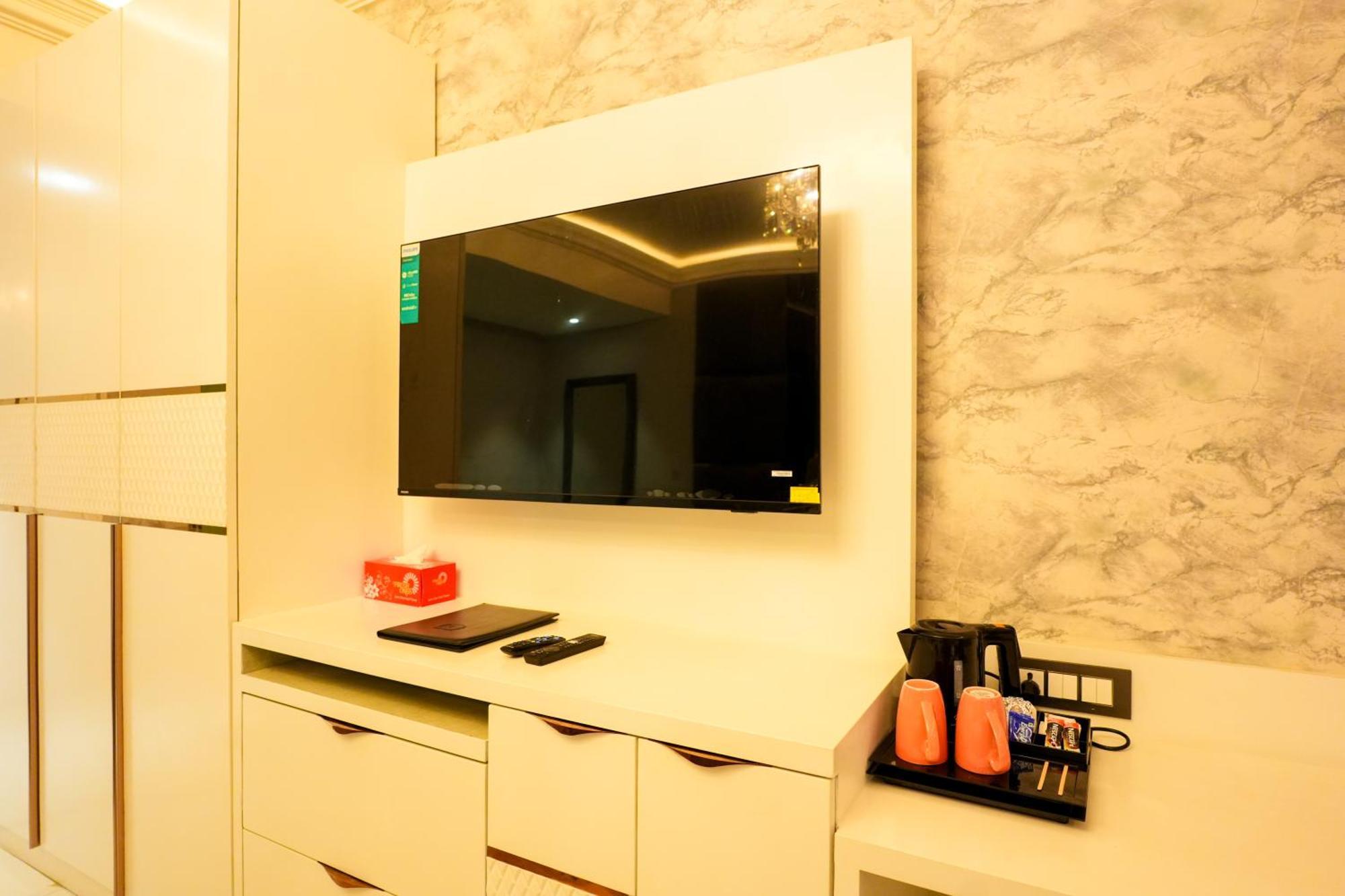 Hotel Adsan Heights Gajraula Dış mekan fotoğraf