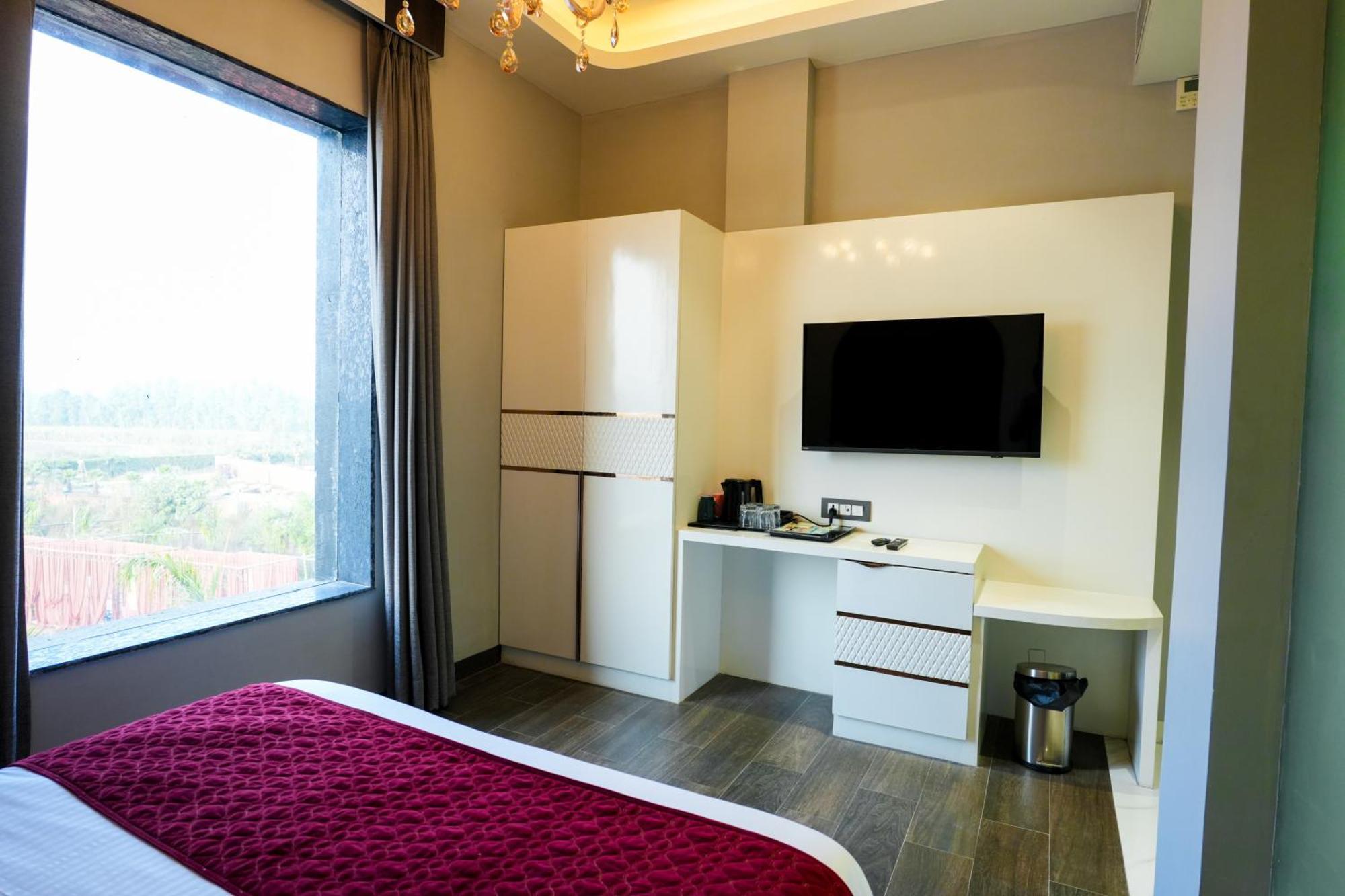 Hotel Adsan Heights Gajraula Dış mekan fotoğraf