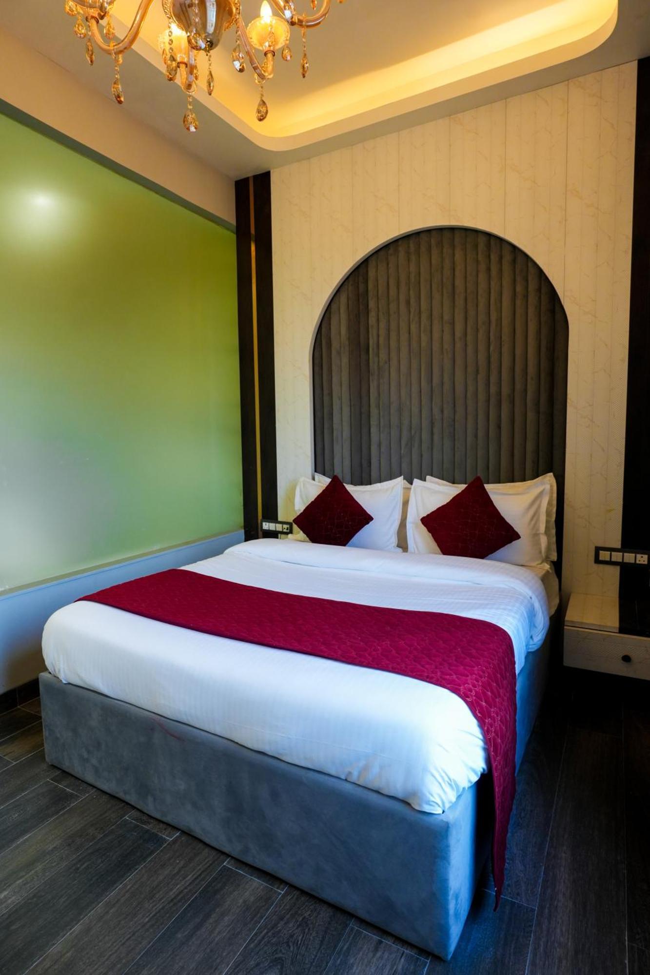 Hotel Adsan Heights Gajraula Dış mekan fotoğraf