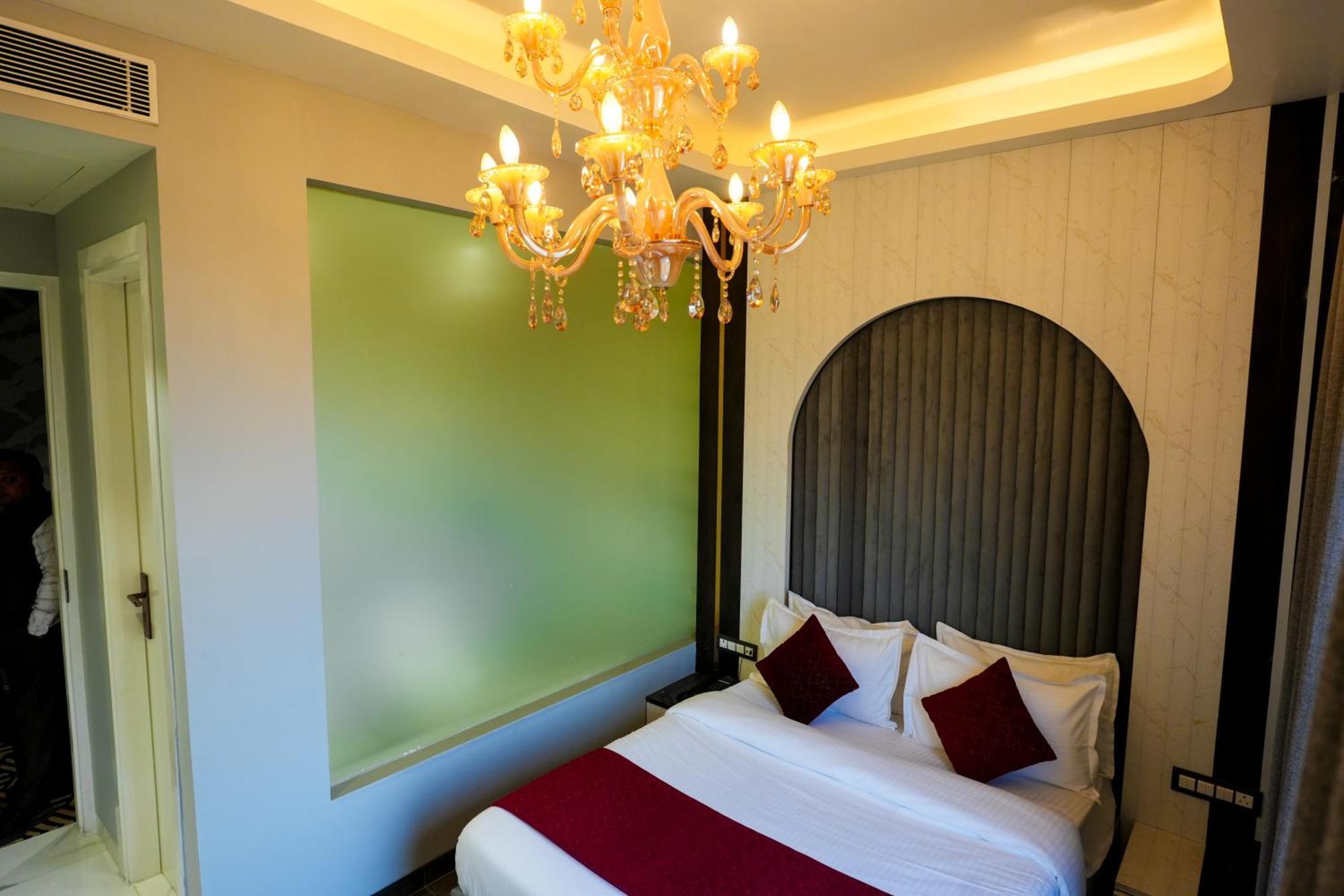 Hotel Adsan Heights Gajraula Dış mekan fotoğraf