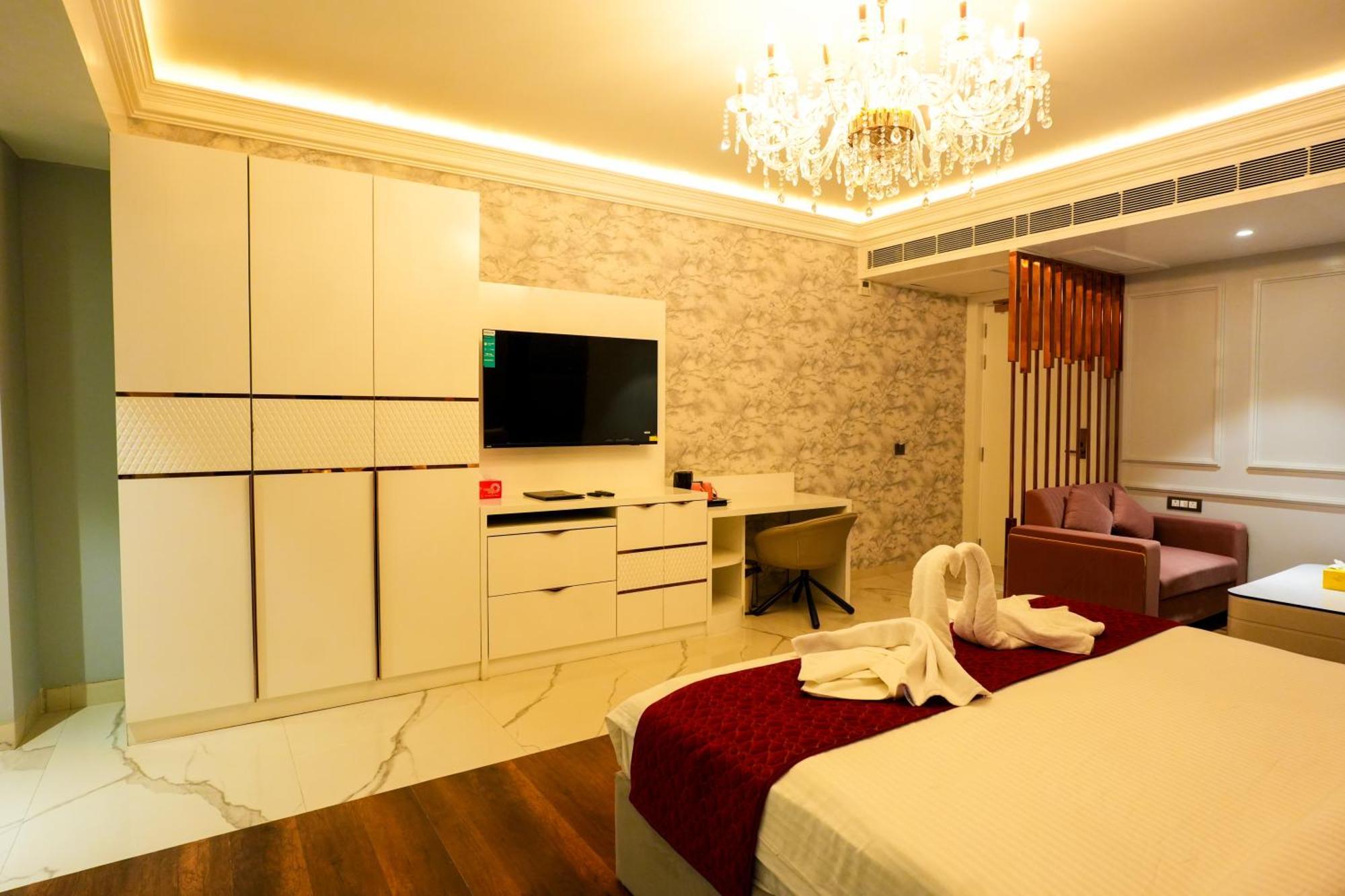 Hotel Adsan Heights Gajraula Dış mekan fotoğraf