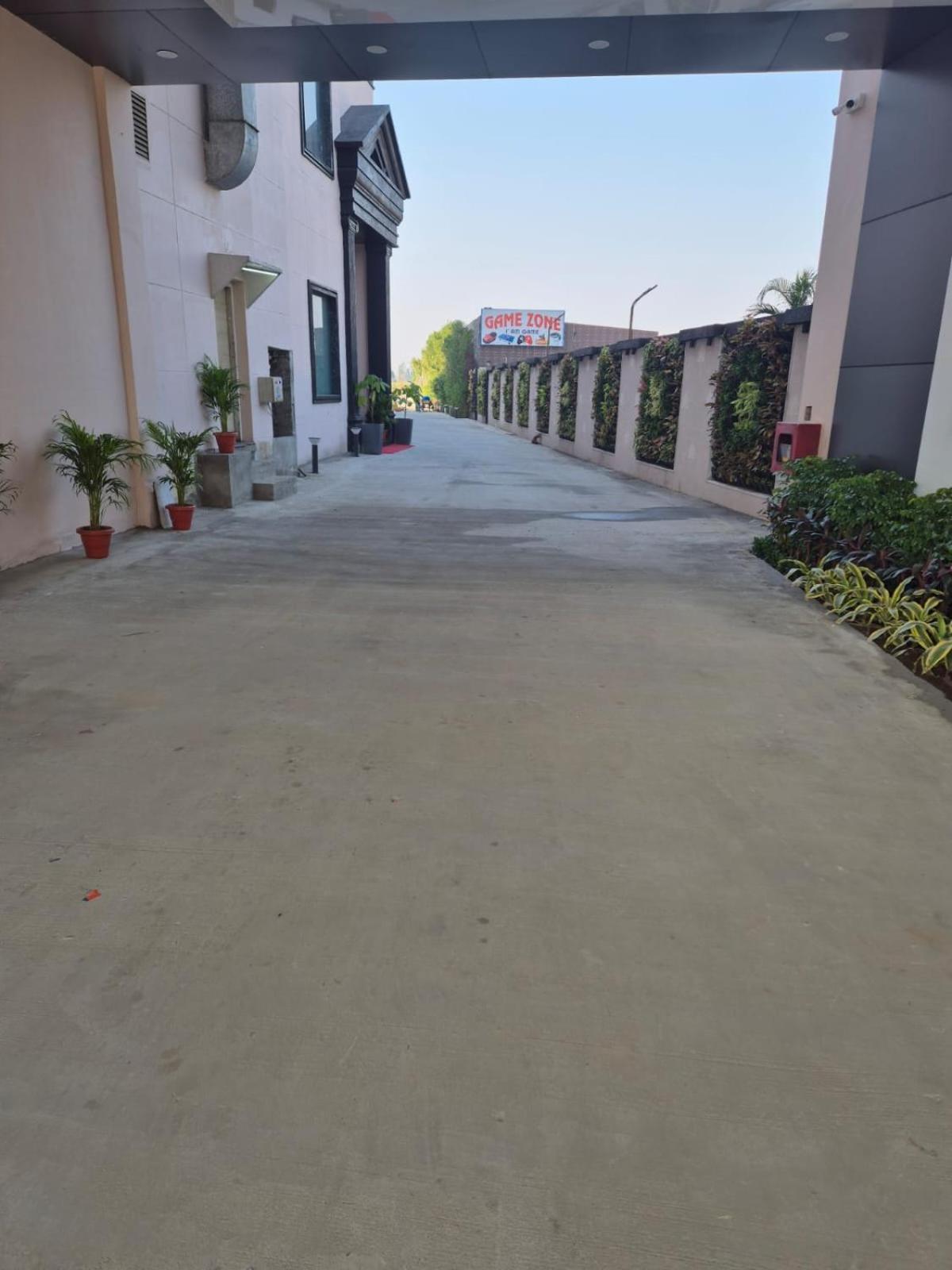 Hotel Adsan Heights Gajraula Dış mekan fotoğraf