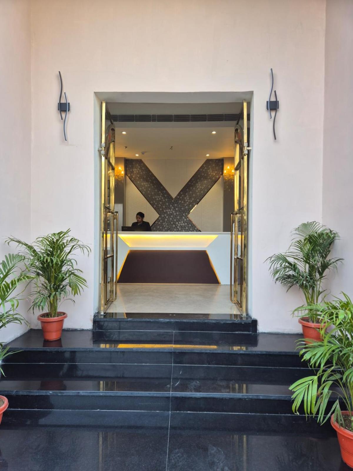 Hotel Adsan Heights Gajraula Dış mekan fotoğraf