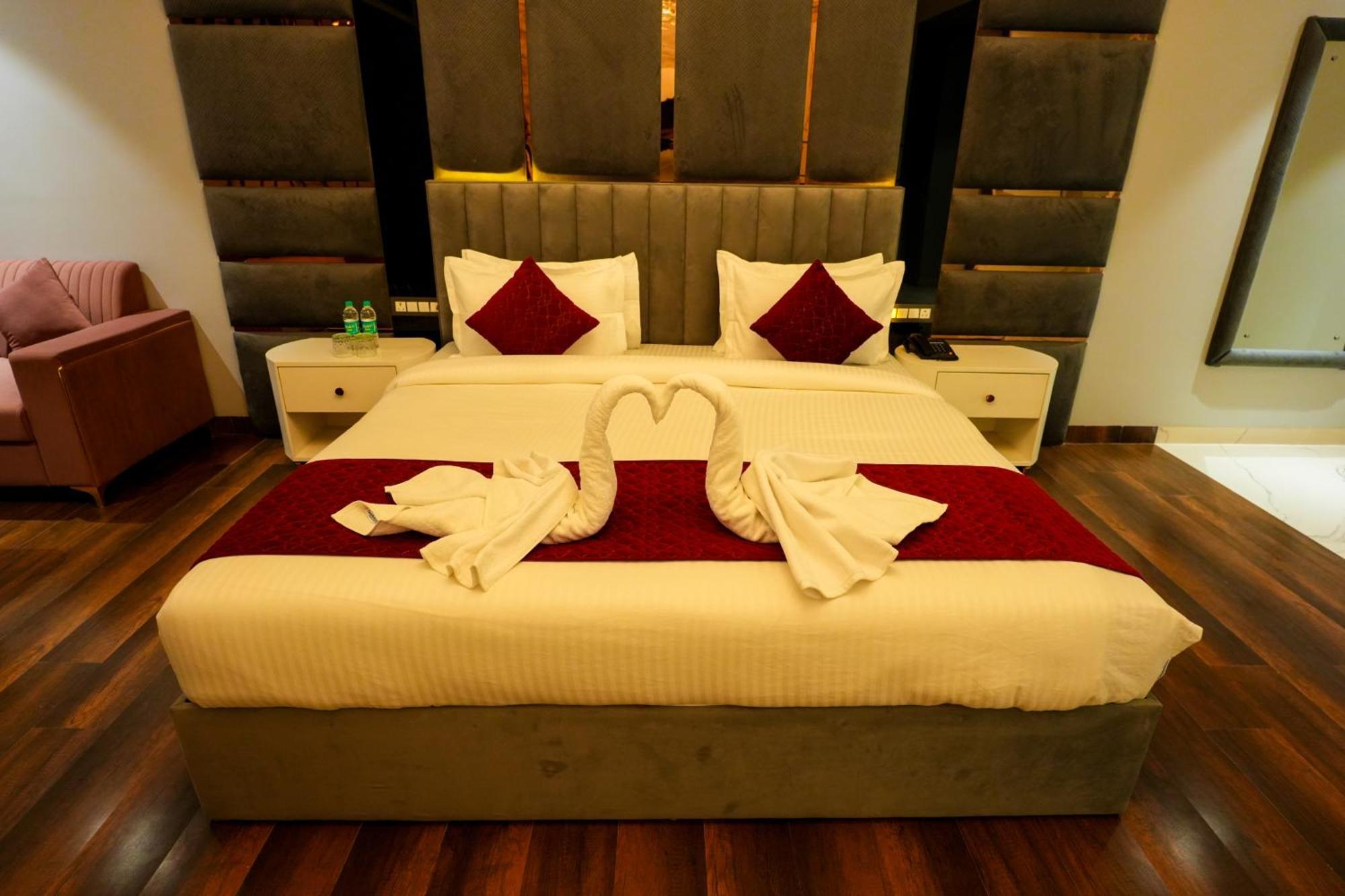 Hotel Adsan Heights Gajraula Dış mekan fotoğraf